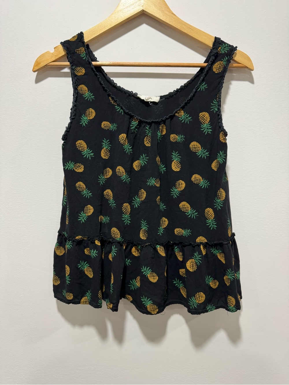 E & M Pineapple Peplum Tank Top | Yellow Tropical Sleeveless Ruffle Hem Blouse